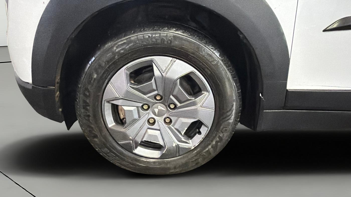 2025 Mahindra XUV 3XO MX3 Pro 1.2 L TCMPFi, Petrol, Manual, 5,280 km, Left Front Wheel