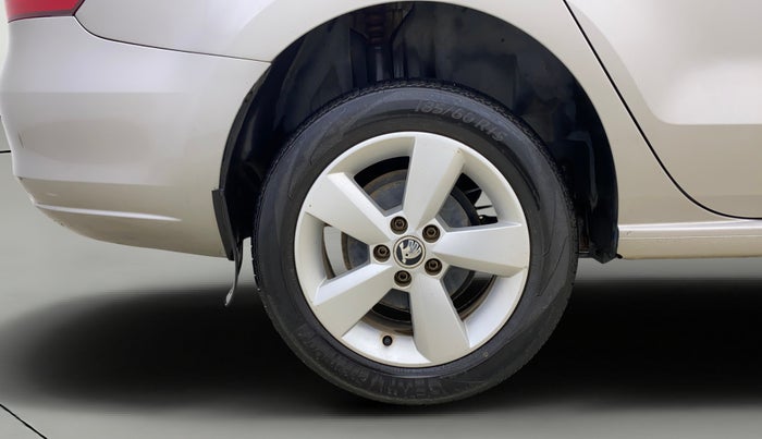 2015 Skoda Rapid ELEGANCE 1.6 MPI MT, Petrol, Manual, 75,596 km, Right Rear Wheel