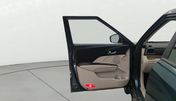 2021 Mahindra XUV300 W8 (O) 1.5 DIESEL, Diesel, Manual, 1,12,292 km, LHS Front Door