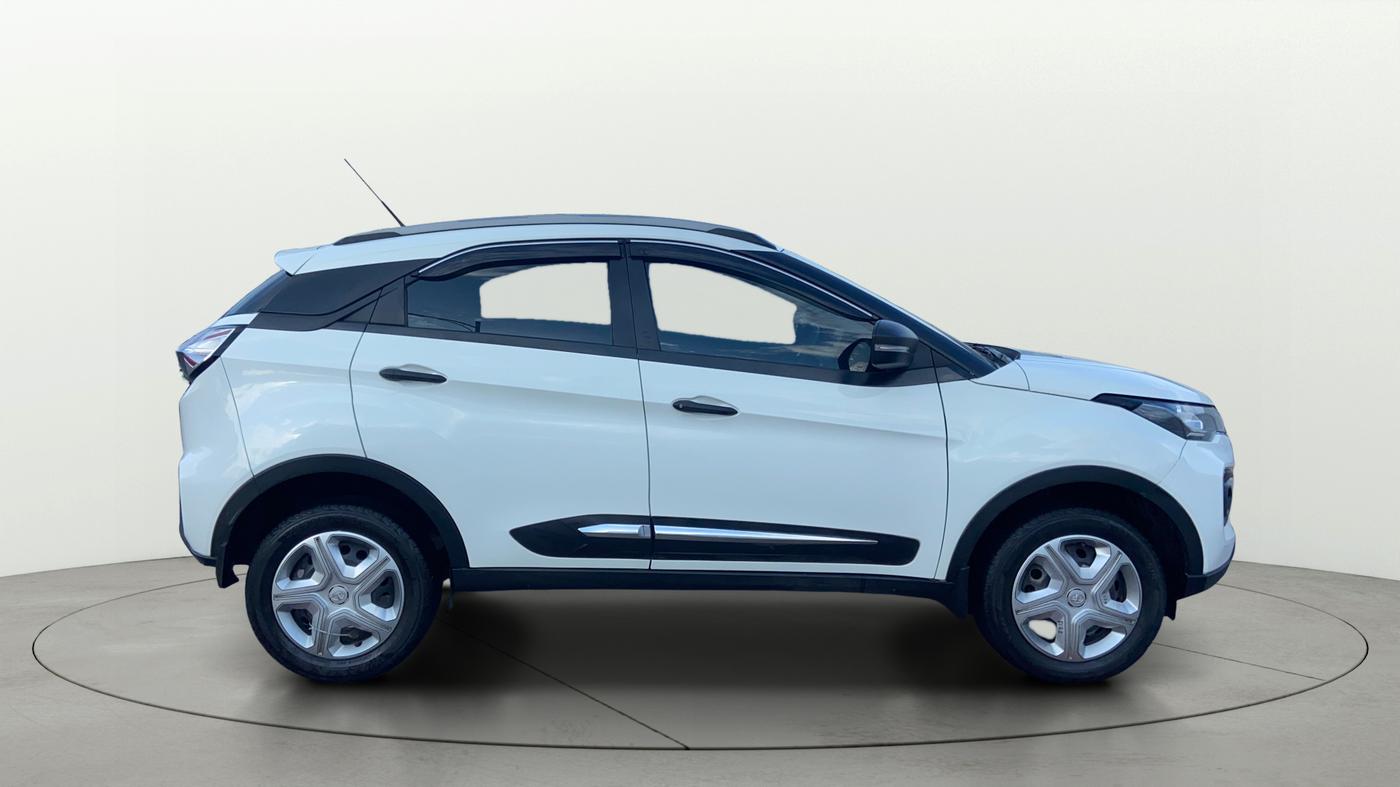 2022 Tata NEXON XMA SUNROOF PETROL, Petrol, Automatic, 27,624 km, Right Side View