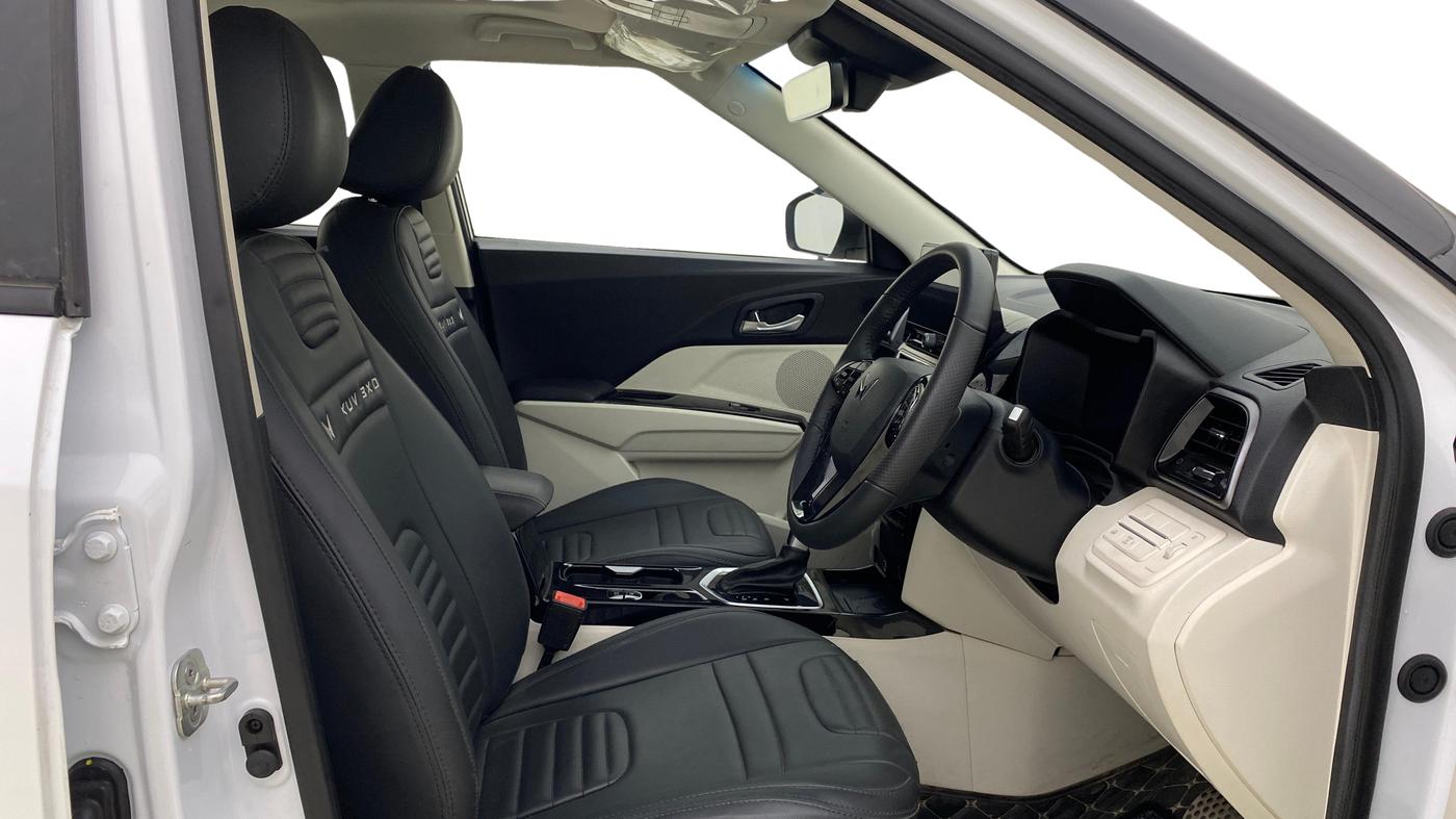 2025 Mahindra XUV 3XO AX5L 1.2 TGDi AT, Petrol, Automatic, 14,049 km, Right Side Front Door Cabin