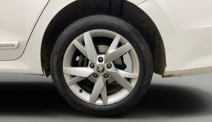 2022 Skoda Octavia STYLE 2.0, Petrol, Automatic, 47,591 km, Left Rear Wheel