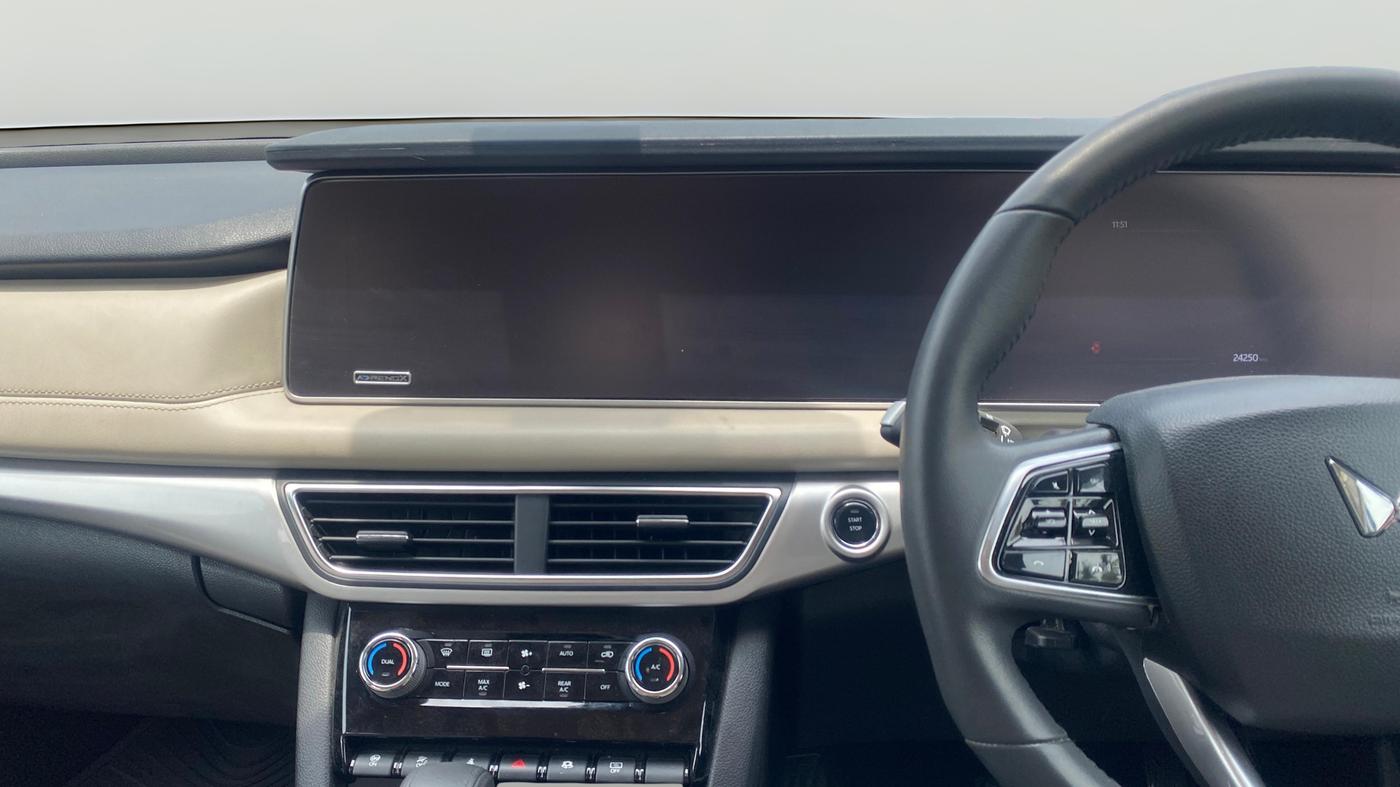 2023 Mahindra XUV700 AX 7 LUXURY P AT 7 STR, Petrol, Automatic, 24,212 km, Air Conditioner
