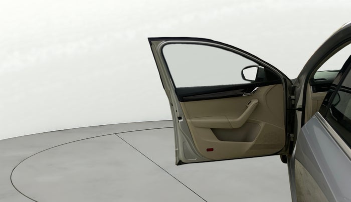 2016 Skoda Octavia STYLE PLUS AT 1.8 TSI, Petrol, Automatic, 65,982 km, LHS Front Door