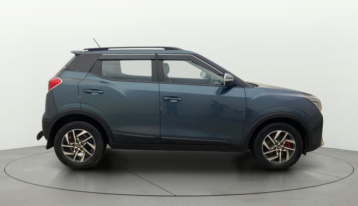 2022 Mahindra XUV300 W8(O) TURBO GDI, Petrol, Manual, 62,462 km, Right Side View