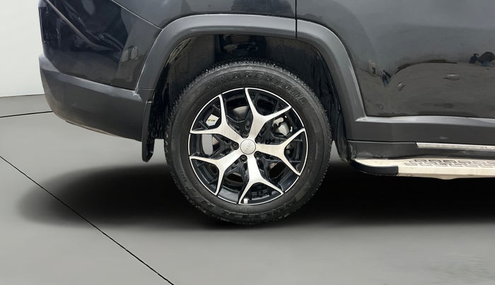 2023 Jeep MERIDIAN LIMITED (O) 4X2 MT, Diesel, Manual, 28,702 km, Right Rear Wheel