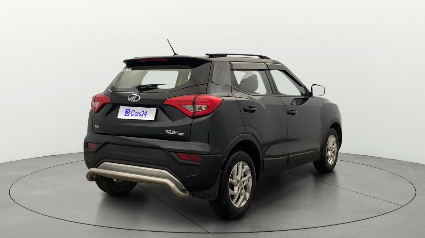 2022 Mahindra XUV300 W8 1.2 PETROL, Petrol, Manual, 41,698 km, Right Back Diagonal