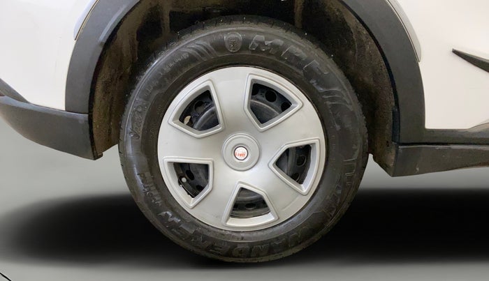 2022 Mahindra XUV700 AX 3 P MT 5 STR, Petrol, Manual, 45,328 km, Right Rear Wheel
