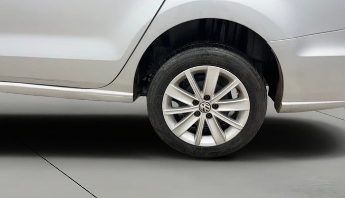 2016 Volkswagen Vento HIGHLINE PETROL AT, Petrol, Automatic, 83,011 km, Left Rear Wheel