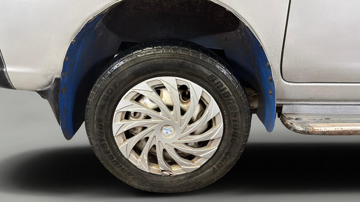 2020 Maruti Eeco 5 STR WITH A/C+HTR CNG, CNG, Manual, 1,23,137 km, Right Rear Wheel