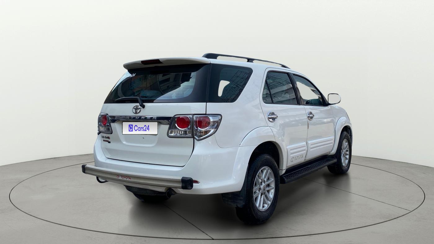 2013 Toyota Fortuner 3.0 4X4 MT, Diesel, Manual, 1,28,393 km, Right Back Diagonal