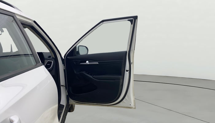 2020 KIA SELTOS HTK PLUS 1.5 DIESEL, Diesel, Manual, 1,47,705 km, RHS Front Door