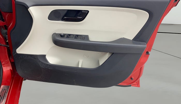 2021 Tata ALTROZ XT PETROL, Petrol, Manual, 35,953 km, Driver Side Door Panels Control