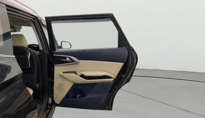 2022 KIA CARENS LUXURY PLUS 1.4 PETROL DCT 7 STR, Petrol, Automatic, 82,165 km, RHS Rear Door