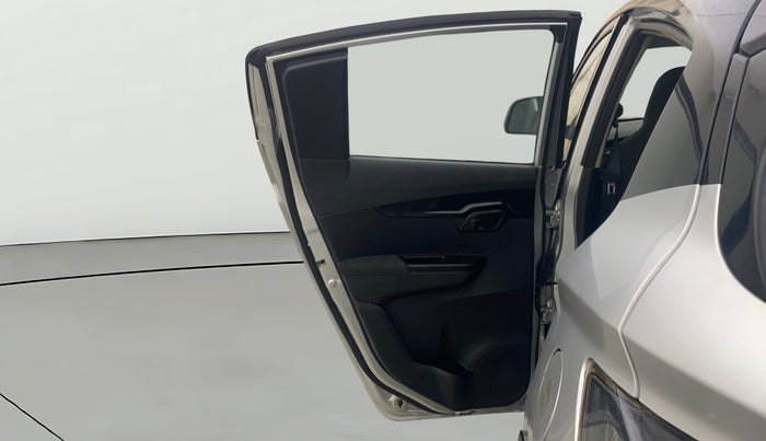 2018 Mahindra KUV 100 NXT K8 P 6 STR, Petrol, Manual, 83,476 km, LHS Rear Door