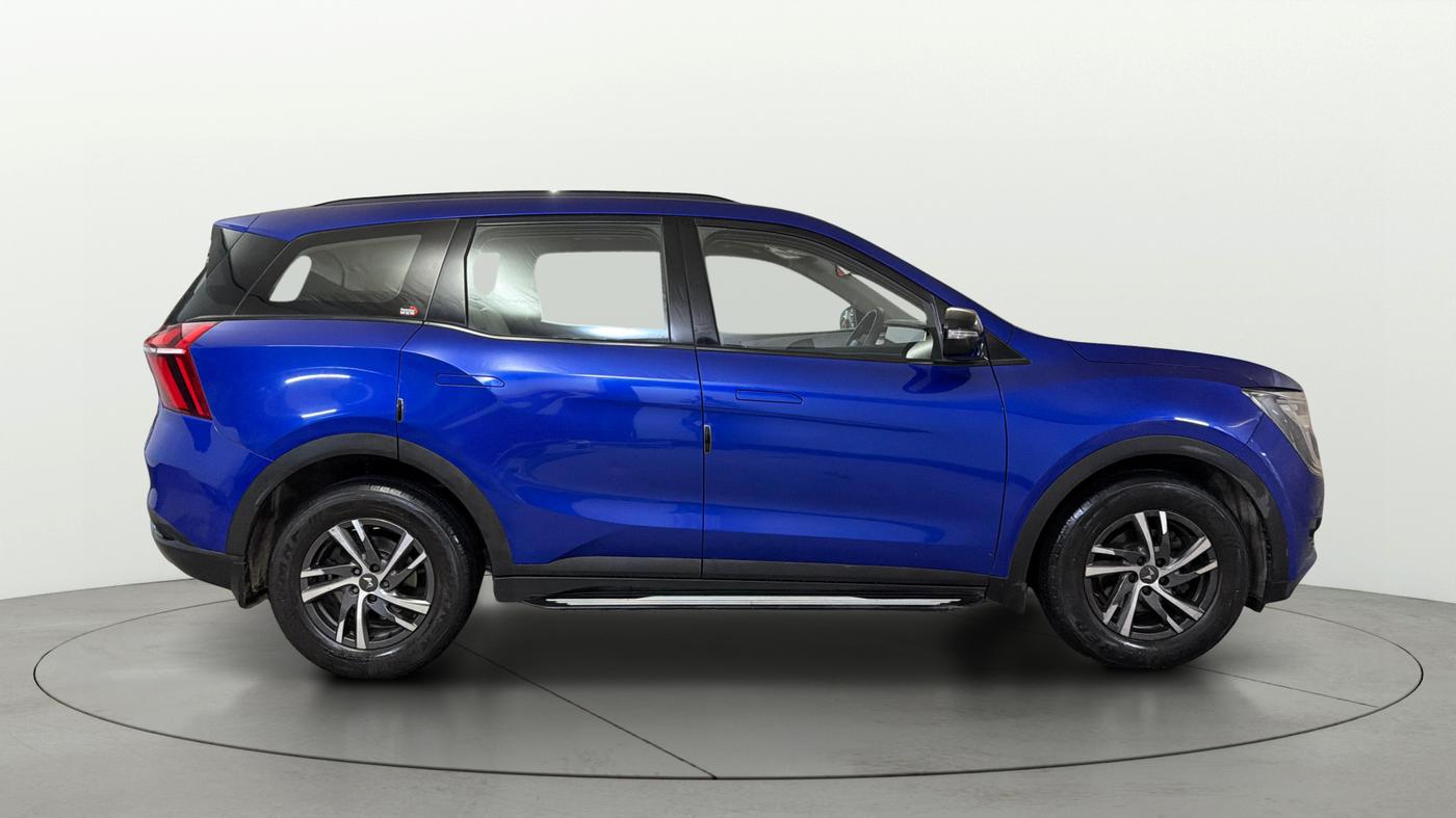 2022 Mahindra XUV700 AX 5 P AT 5 STR, Petrol, Automatic, 38,972 km, Right Side View