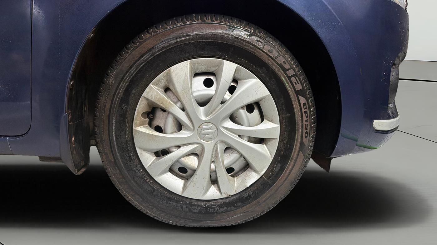 2017 Maruti Dzire LXI, Petrol, Manual, 14,061 km, Right Front Wheel