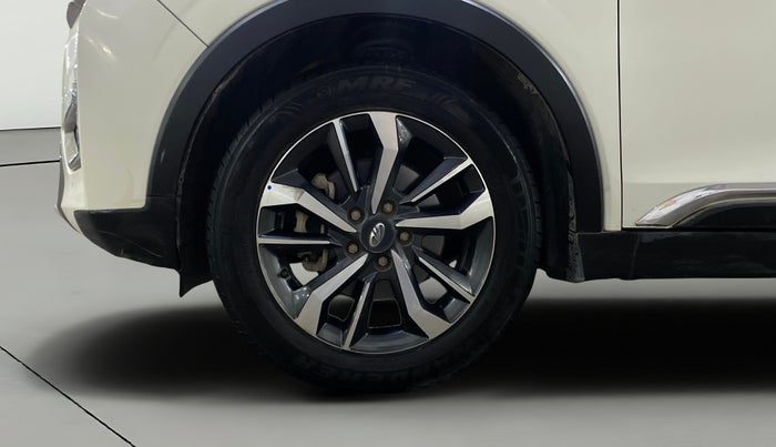 2022 Mahindra XUV300 W8 (O) 1.2 PETROL, Petrol, Manual, 73,373 km, Left Front Wheel