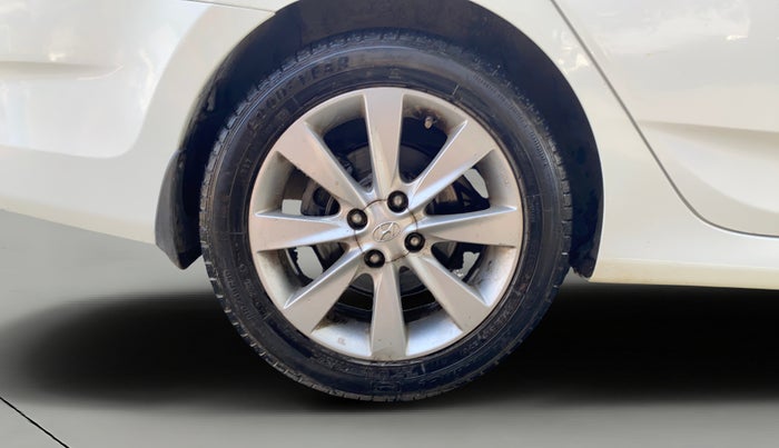 2013 Hyundai Verna FLUIDIC 1.6 VTVT SX, Petrol, Manual, 42,504 km, Right Rear Wheel