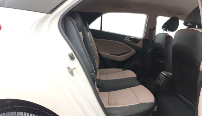 2017 Hyundai Elite i20 SPORTZ 1.2, CNG, Manual, 73,687 km, Right Side Rear Door Cabin