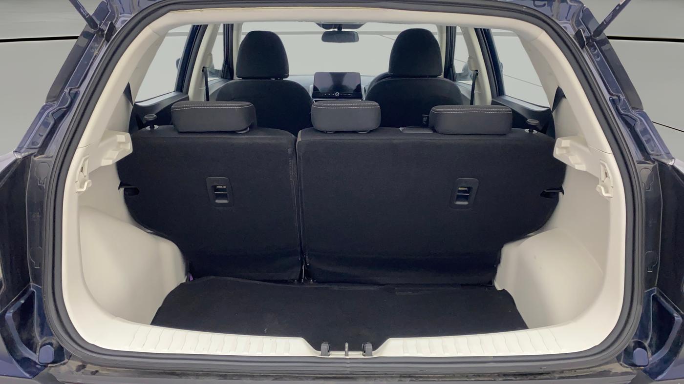 2024 Mahindra XUV 3XO AX5 1.2 L TCMPFI AT, Petrol, Automatic, 5,670 km, Boot Open Zoomed View