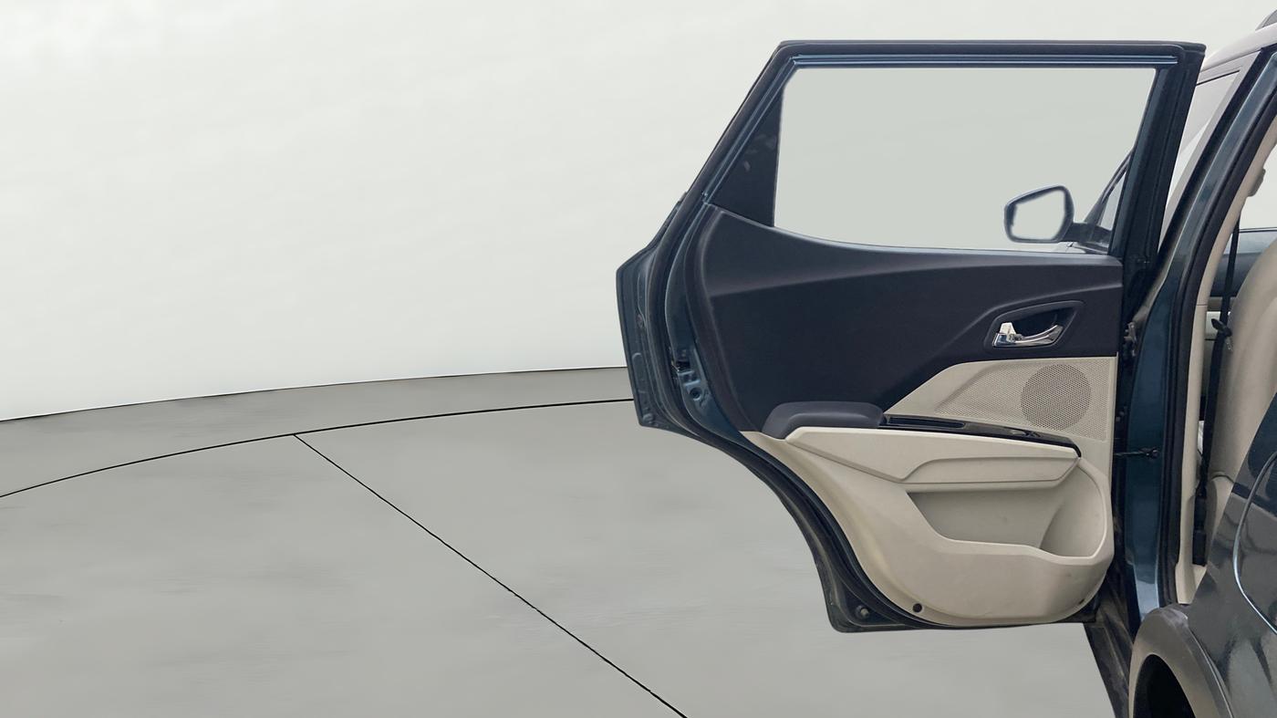 2024 Mahindra XUV300 W8 (O) 1.2 PETROL AMT, Petrol, Automatic, 15,125 km, LHS Rear Door