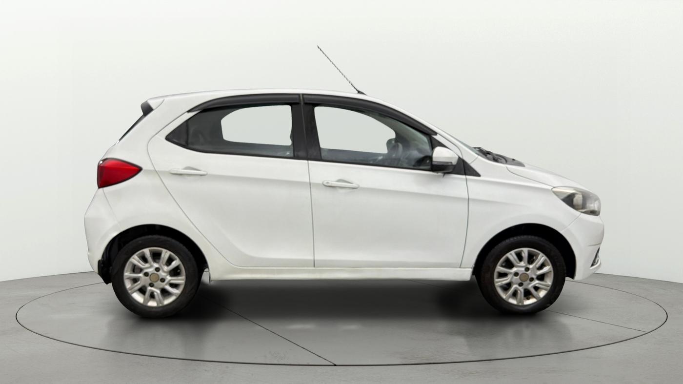 2018 Tata Tiago XZ PETROL, CNG, Manual, 1,17,606 km, Right Side View
