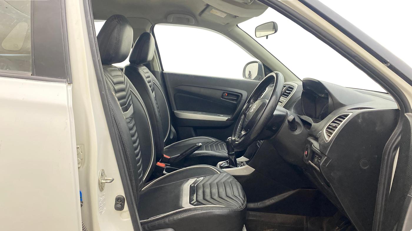 2022 Maruti Vitara Brezza VXI, Petrol, Manual, 54,374 km, Right Side Front Door Cabin