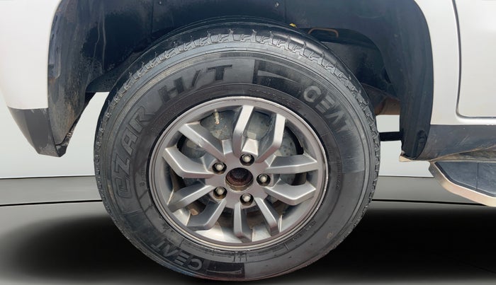 2017 Mahindra TUV300 T10, Diesel, Manual, 1,16,846 km, Right Rear Wheel