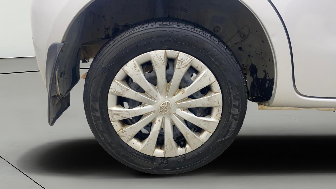 2015 Toyota Etios Liva G, Petrol, Manual, 38,768 km, Right Rear Wheel