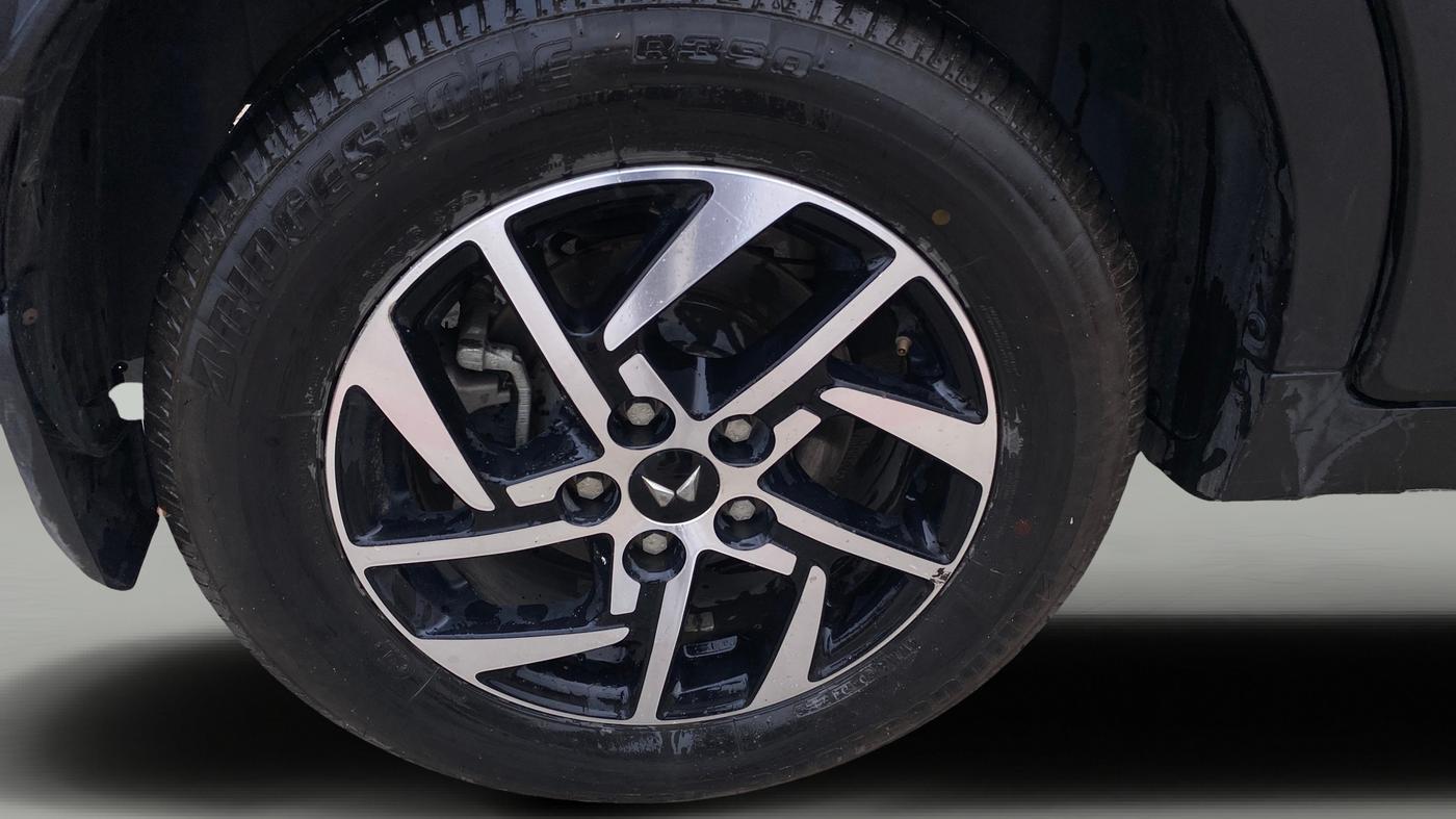 2024 Mahindra XUV 3XO AX5 1.2 L TCMPFi, Petrol, Manual, 71,544 km, Right Rear Wheel