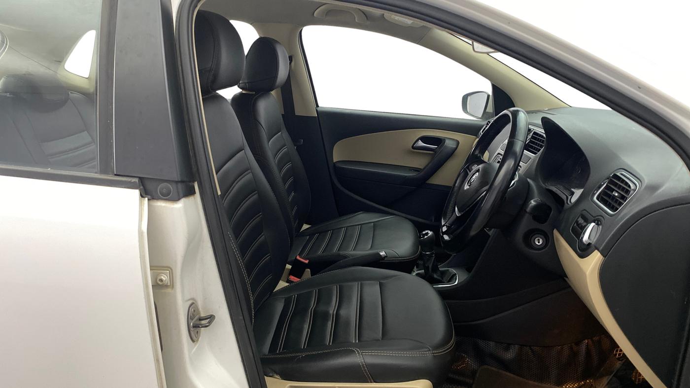2017 Volkswagen Polo HIGHLINE1.5L, Diesel, Manual, 69,718 km, Right Side Front Door Cabin