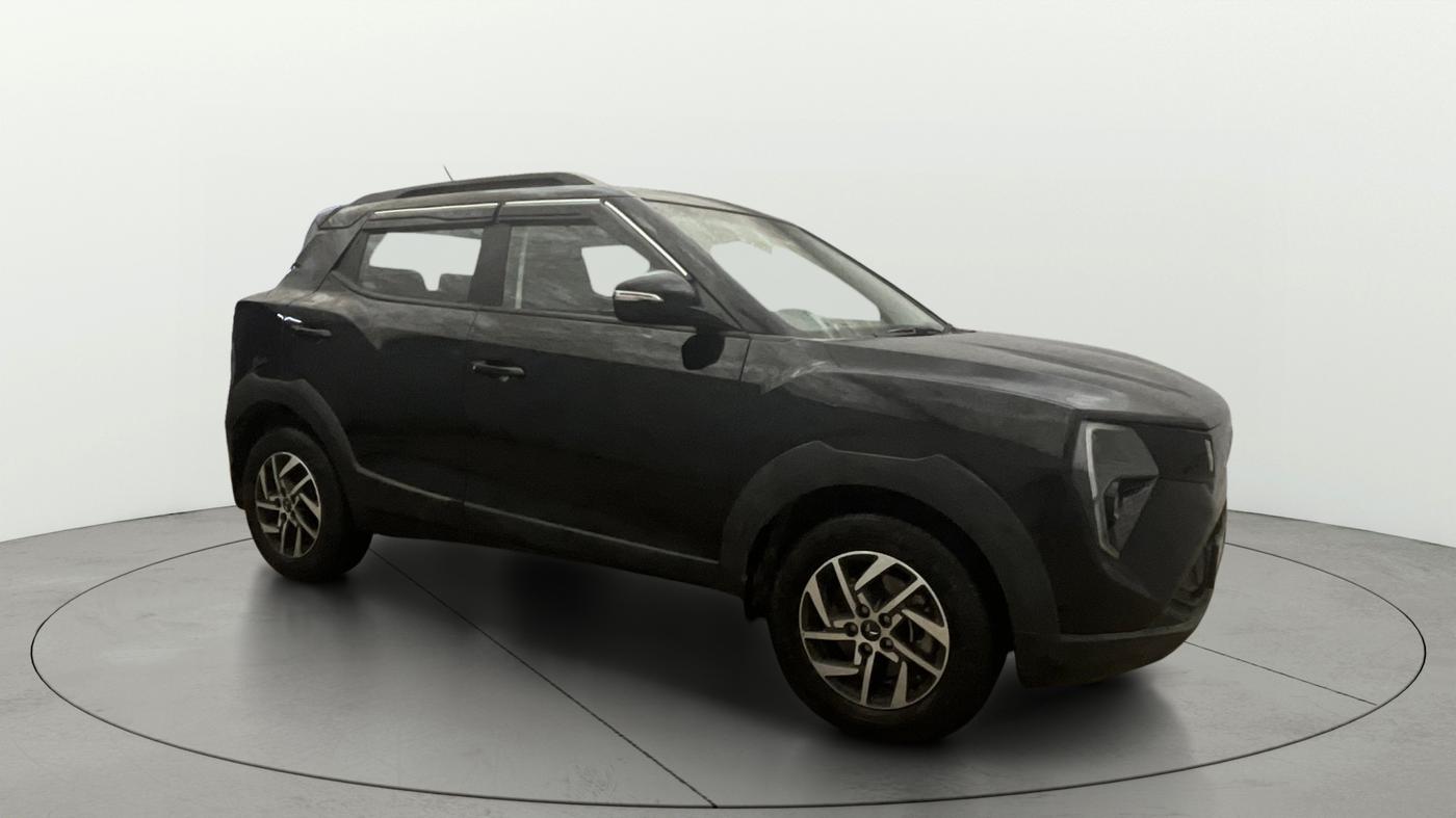 2025 Mahindra XUV 3XO AX5 1.2 L TCMPFI AT, Petrol, Automatic, 19,479 km, Right Front Diagonal