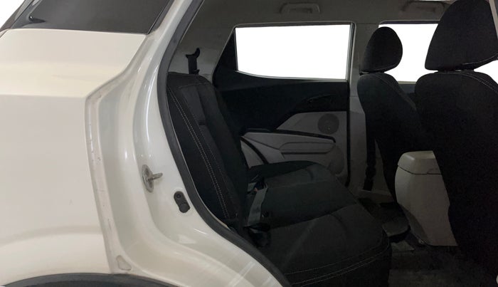 2021 Mahindra XUV300 W4 1.5 DIESEL, Diesel, Manual, 25,791 km, Right Side Rear Door Cabin