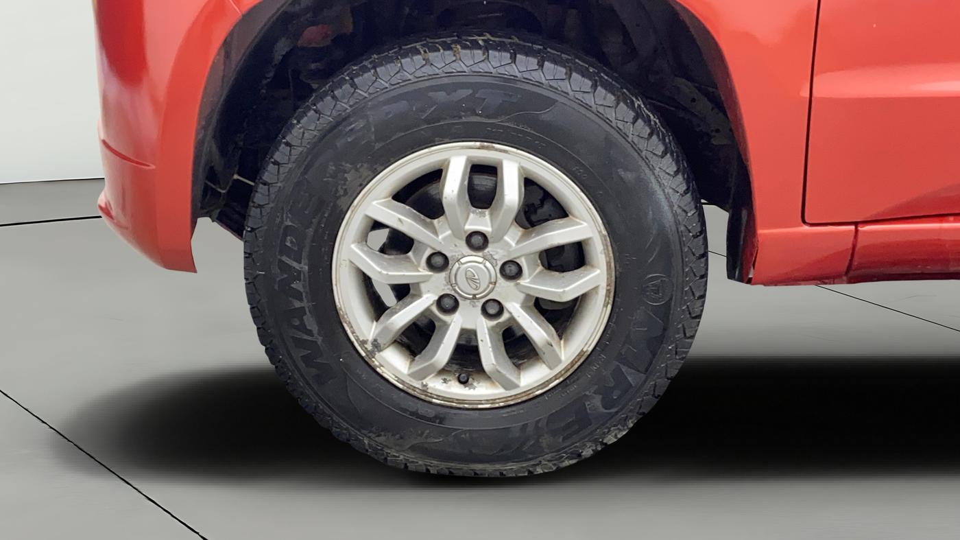 2016 Mahindra TUV300 T8, Diesel, Manual, 92,303 km, Left Front Wheel