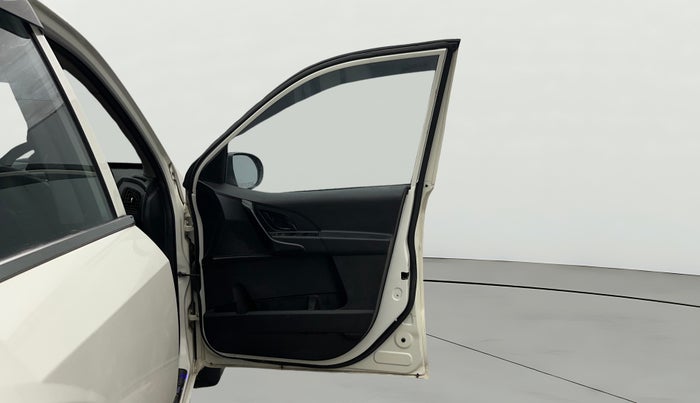 2020 Mahindra XUV500 W5, Diesel, Manual, 56,961 km, RHS Front Door