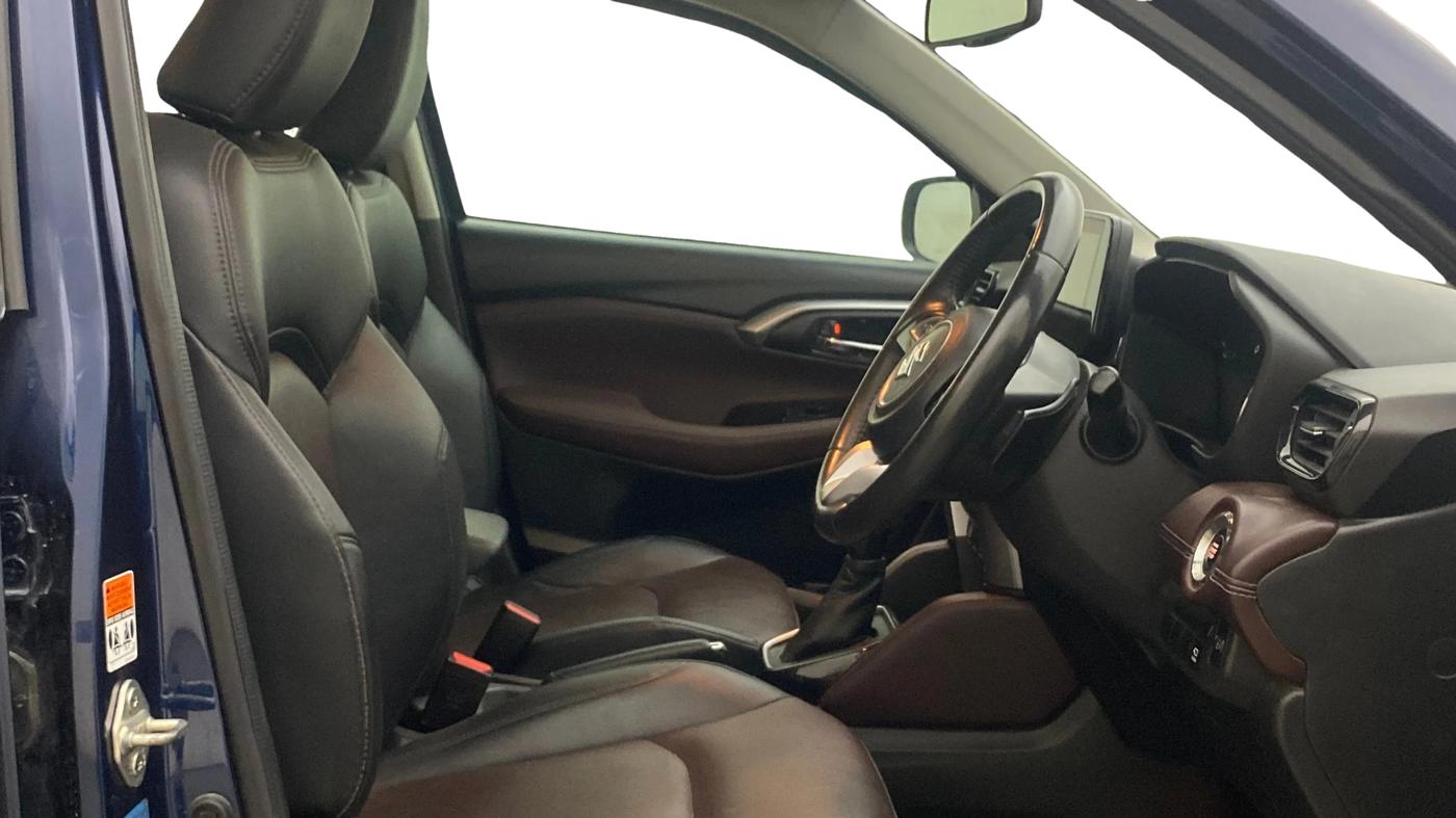 2022 Maruti Grand Vitara ALPHA SMART HYBRID AT, Petrol, Automatic, 91,661 km, Right Side Front Door Cabin