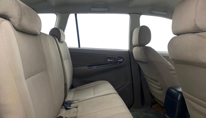 2015 Toyota Innova 2.5 VX 8 STR, Diesel, Manual, 73,050 km, Right Side Rear Door Cabin