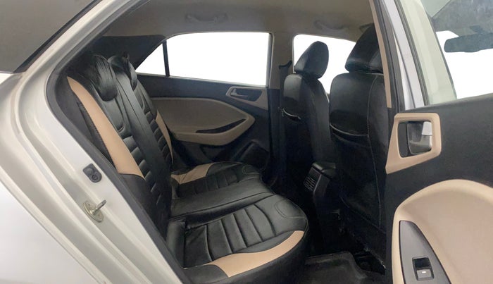 2017 Hyundai Elite i20 SPORTZ 1.2, CNG, Manual, 64,519 km, Right Side Rear Door Cabin