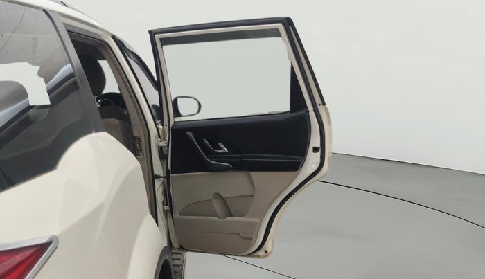 2015 Mahindra XUV500 W8, Diesel, Manual, 1,14,318 km, RHS Rear Door