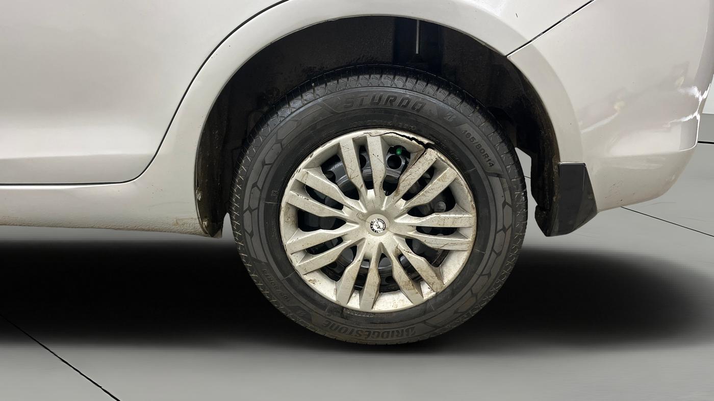 2015 Maruti Swift Dzire VXI, Petrol, Manual, 43,666 km, Left Rear Wheel