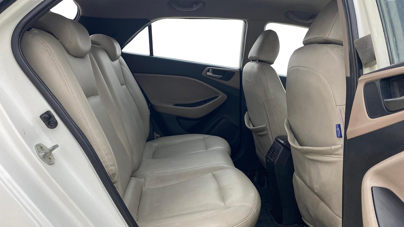 2016 Hyundai Elite i20 ASTA 1.2 (O), Petrol, Manual, 1,12,943 km, Right Side Rear Door Cabin