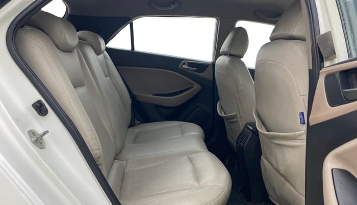 2016 Hyundai Elite i20 ASTA 1.2 (O), Petrol, Manual, 1,12,943 km, Right Side Rear Door Cabin