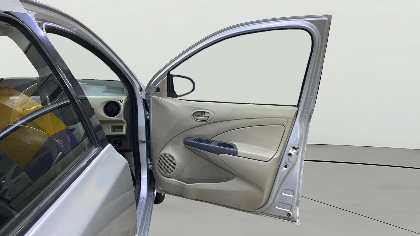 2013 Toyota Etios Liva G EXCLUSIVE, Petrol, Manual, 65,318 km, RHS Front Door