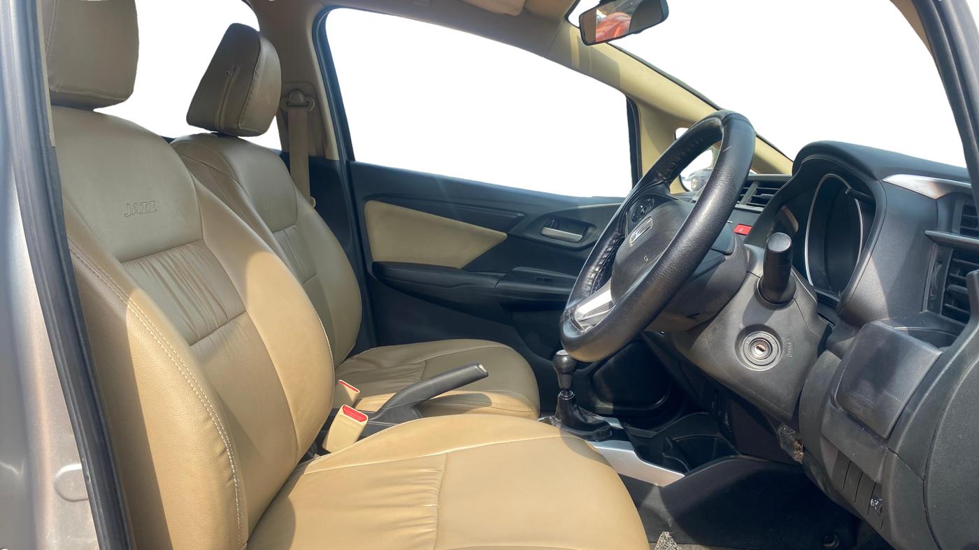2016 Honda Jazz 1.5L I-DTEC SV, Diesel, Manual, 1,18,421 km, Right Side Front Door Cabin