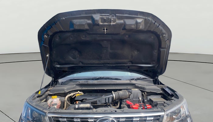 2021 Mahindra XUV300 W8 (O) 1.2 PETROL, Petrol, Manual, 82,584 km, Open Bonet