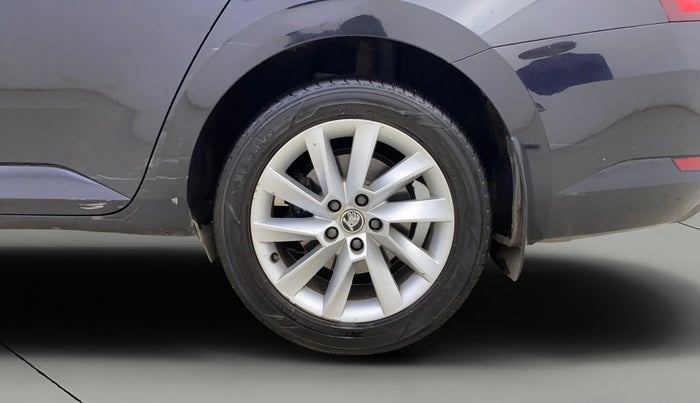 2016 Skoda Superb L&K 1.8 TSI AT, Petrol, Automatic, 70,037 km, Left Rear Wheel