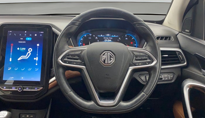 2020 MG HECTOR PLUS SHARP 2.0 DIESEL TURBO MT 6-STR, Diesel, Manual, 66,744 km, Steering Wheel Close Up