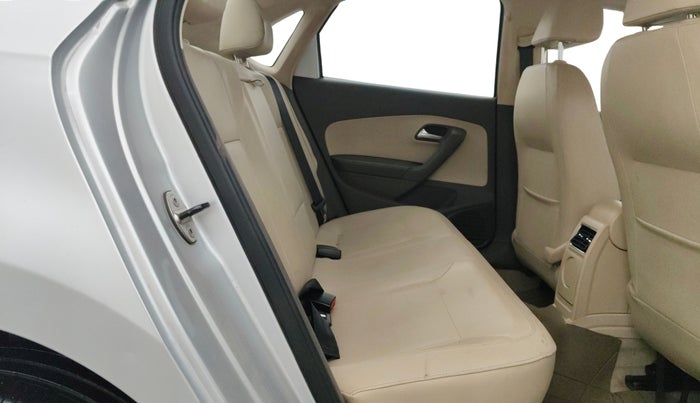 2013 Volkswagen Vento HIGHLINE DIESEL 1.6, Diesel, Manual, 85,883 km, Right Side Rear Door Cabin