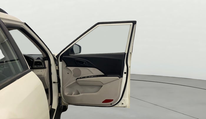 2019 Mahindra XUV300 W6 1.2 PETROL, Petrol, Manual, 41,558 km, RHS Front Door